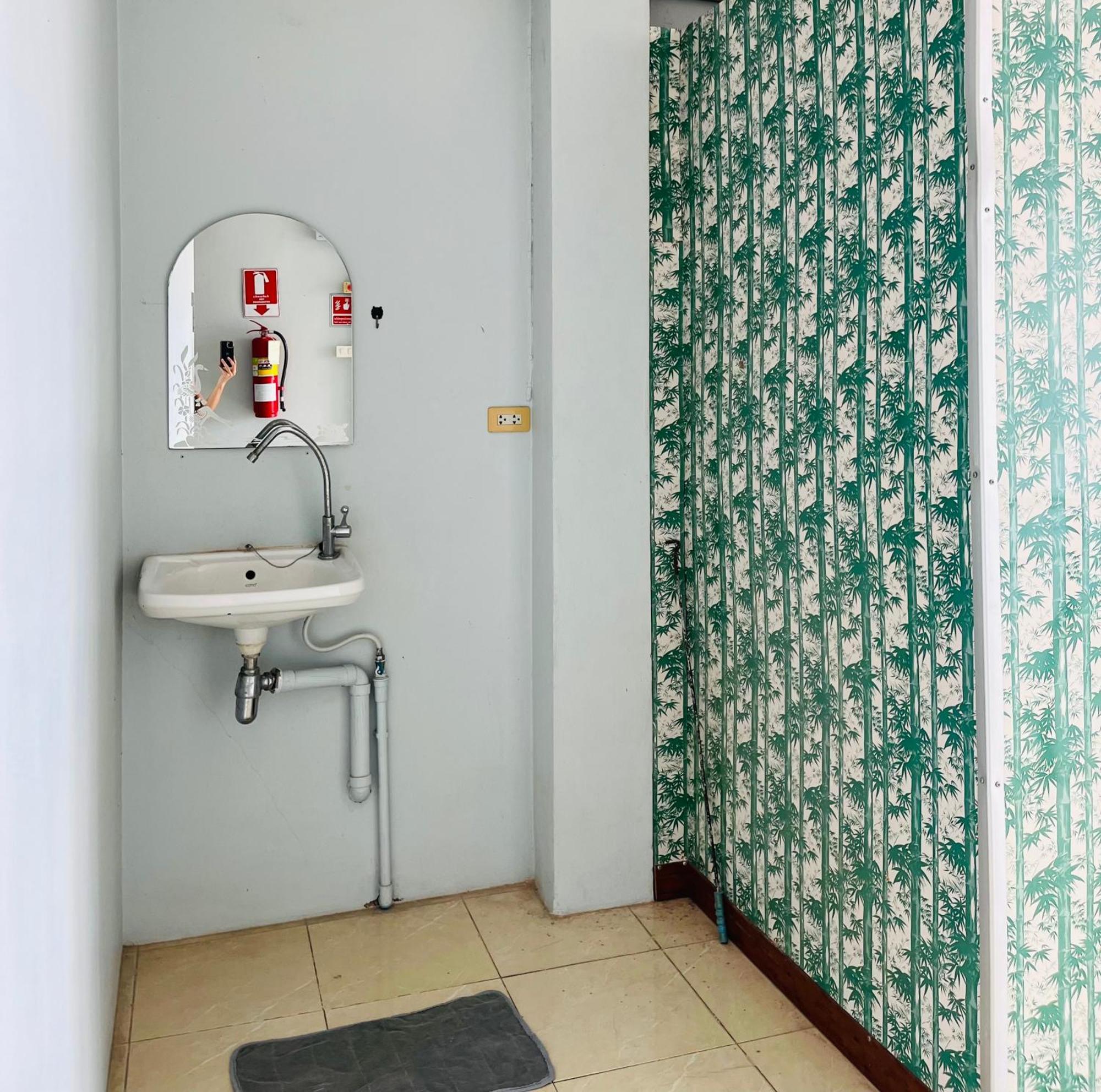Patone Hostel فرا ناخون سي أيوتثايا المظهر الخارجي الصورة